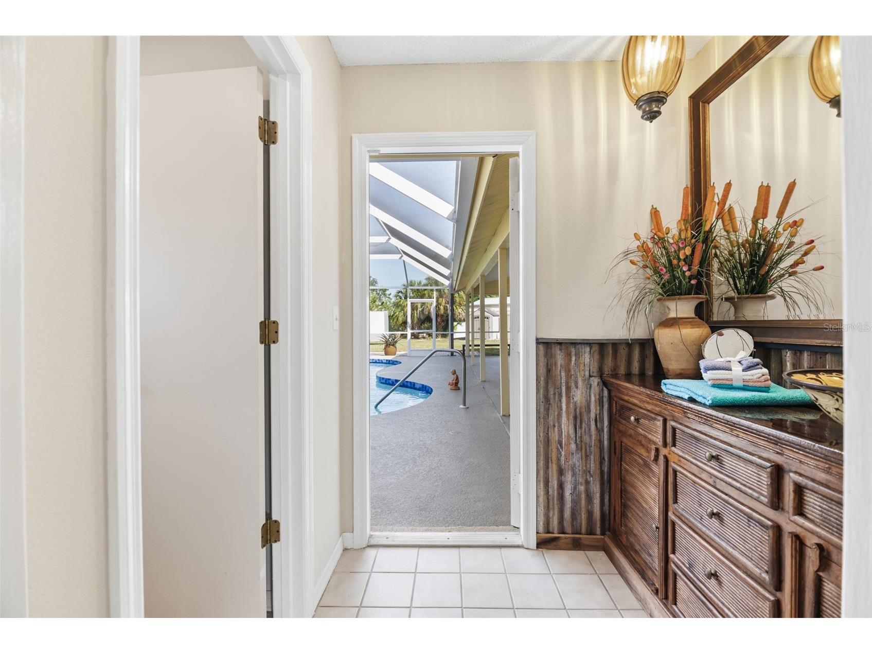 8432 Palm Lakes Court Sarasota FL 34243 A4694068 image11