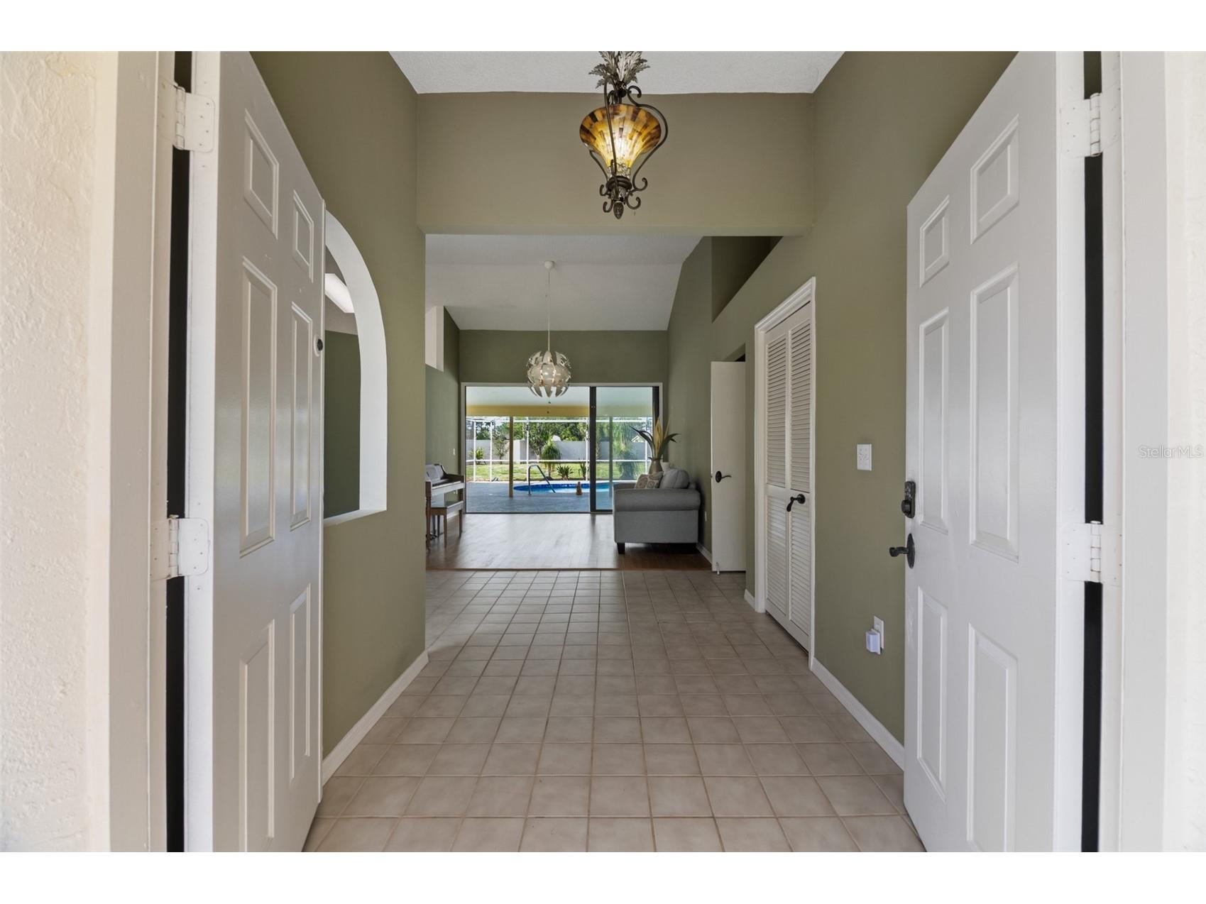 8432 Palm Lakes Court Sarasota FL 34243 A4694068 image15