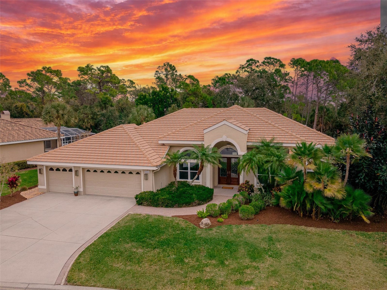 8432 Woodbriar Drive Sarasota FL 34238 N6142406 image1