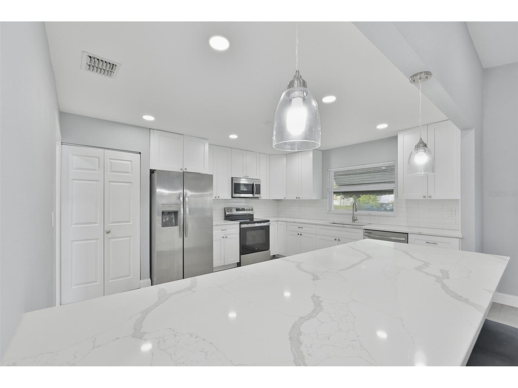 8433 Somerset Drive Largo FL 33773 TB8529594 image6