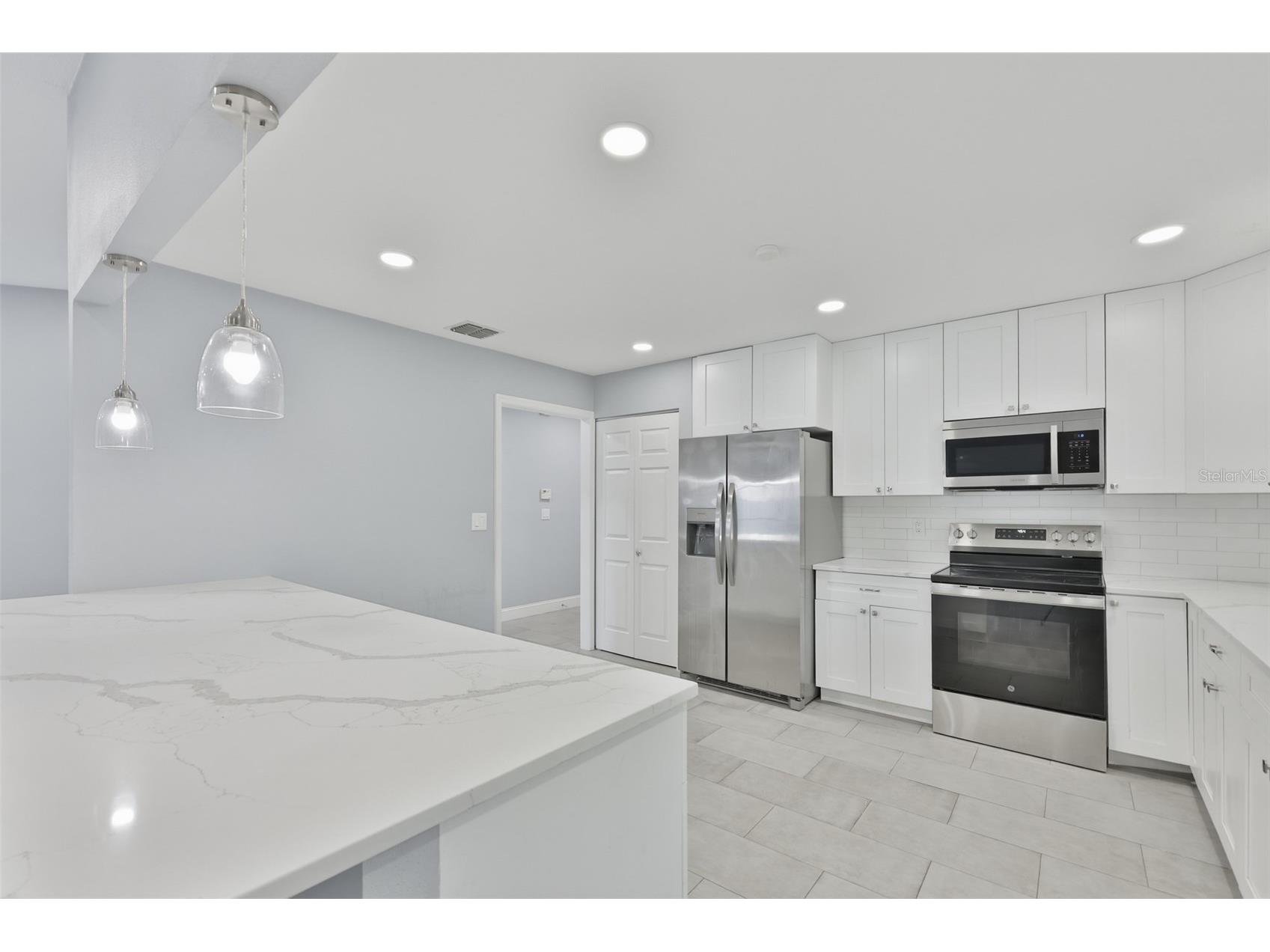 8433 Somerset Drive Largo FL 33773 TB8529594 image7
