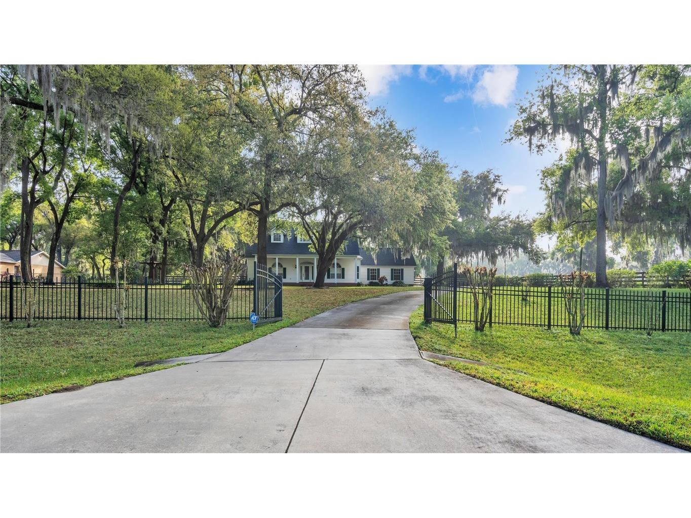 8436 Southwood Oaks Street Lithia FL 33547 L4943141 image1