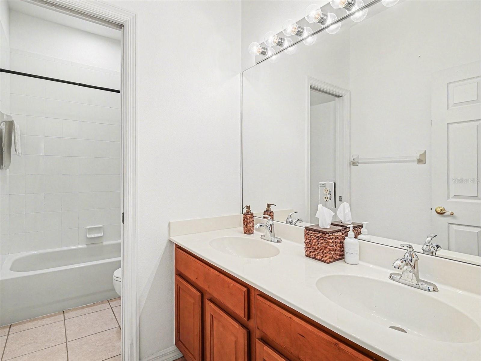 8443 Sailing Loop Lakewood Ranch FL 34202 TB8463916 image27