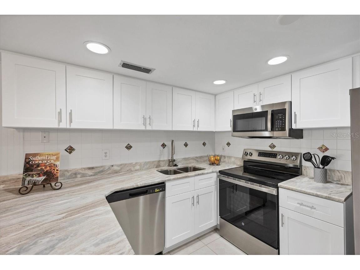 845 Benjamin Franklin Drive #104 Sarasota FL 34236 - GULF OF AMERICA A4671905 image15