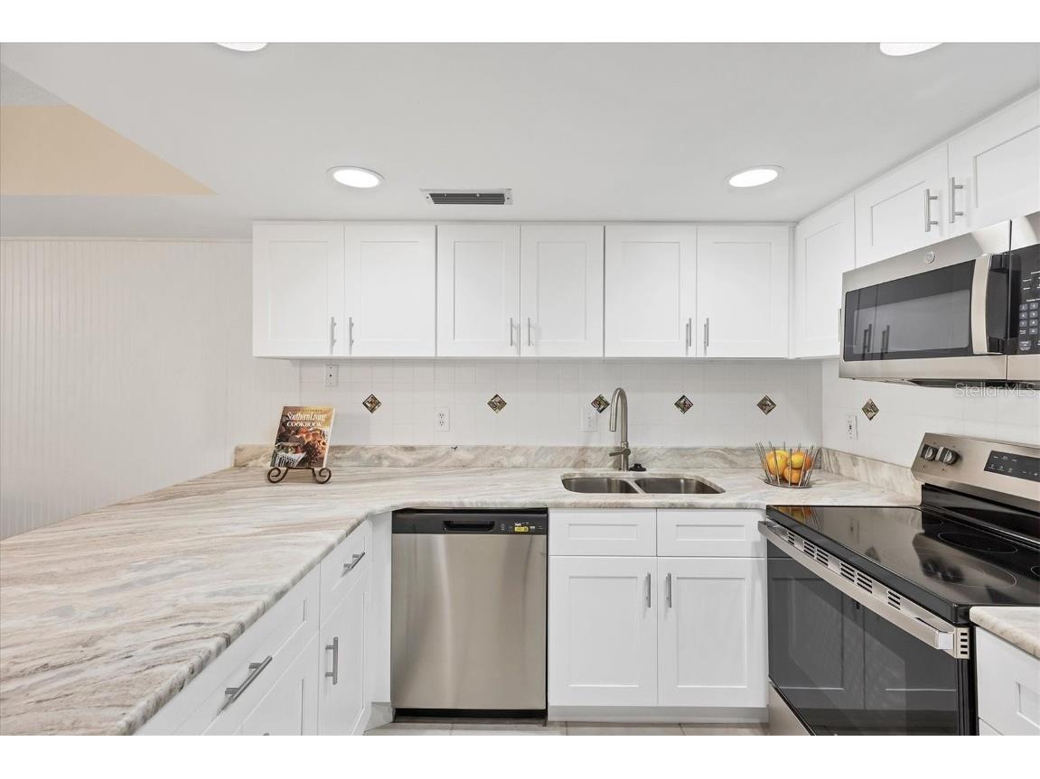 845 Benjamin Franklin Drive #104 Sarasota FL 34236 - GULF OF AMERICA A4671905 image16