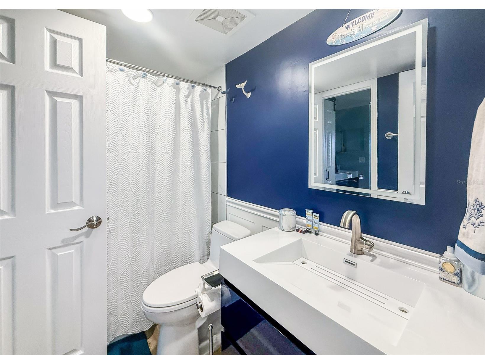 845 Benjamin Franklin Drive #202 Sarasota FL 34236 A4687934 image19