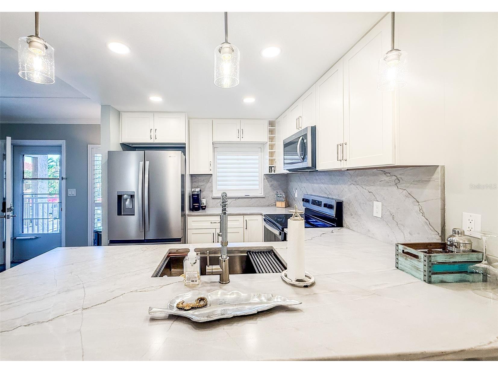845 Benjamin Franklin Drive #202 Sarasota FL 34236 A4687934 image4