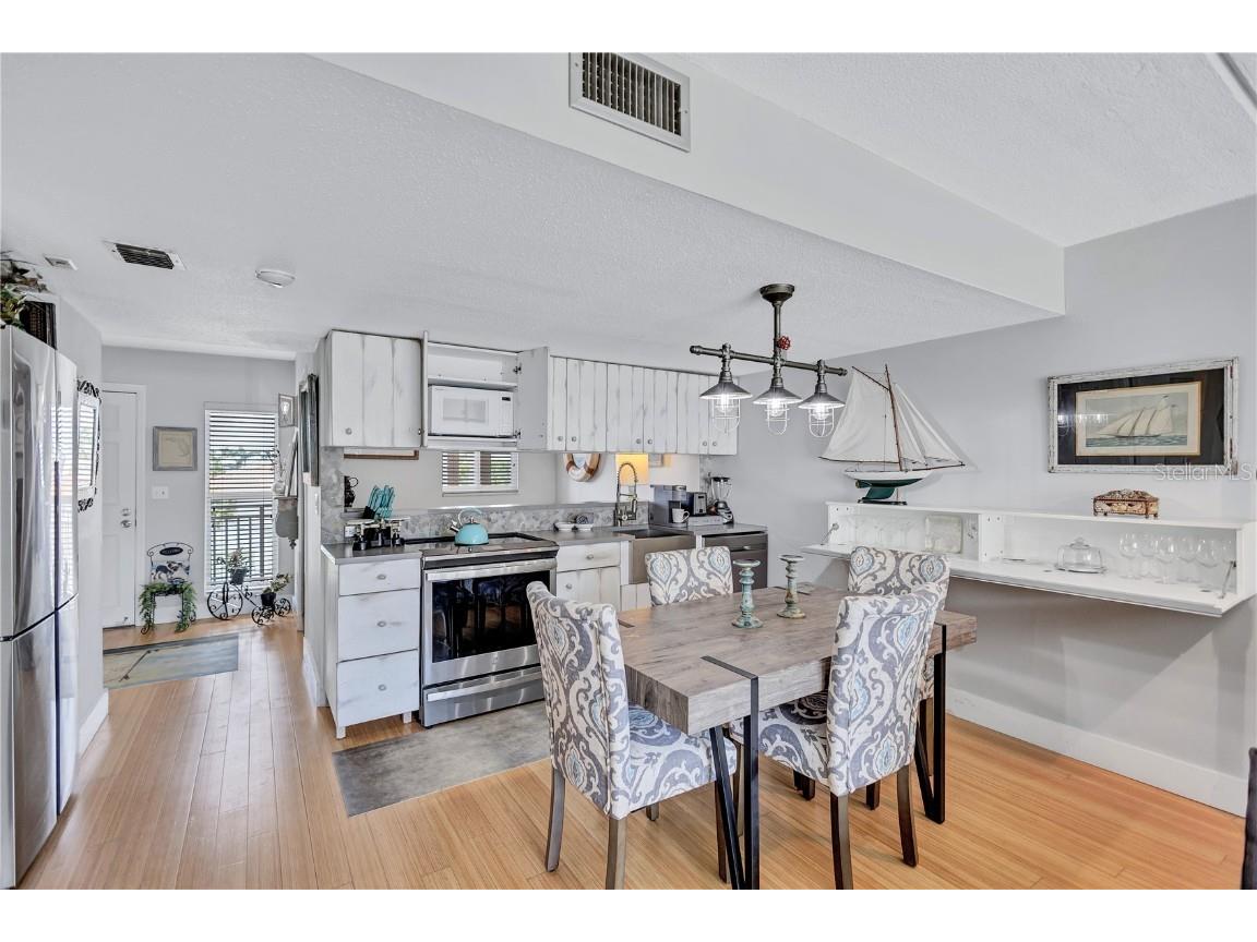 845 Benjamin Franklin Drive #302 Sarasota FL 34236 A4651519 image23