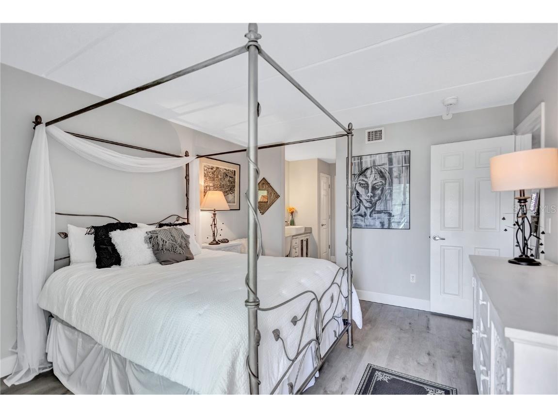 845 Benjamin Franklin Drive #302 Sarasota FL 34236 A4651519 image30