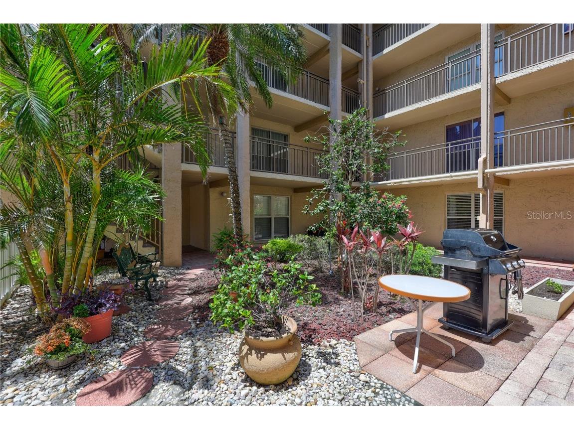 845 Benjamin Franklin Drive #302 Sarasota FL 34236 A4651519 image40