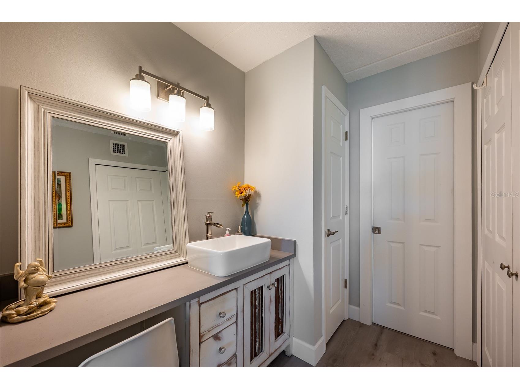 845 Benjamin Franklin Drive #302 Sarasota FL 34236 A4685441 image17