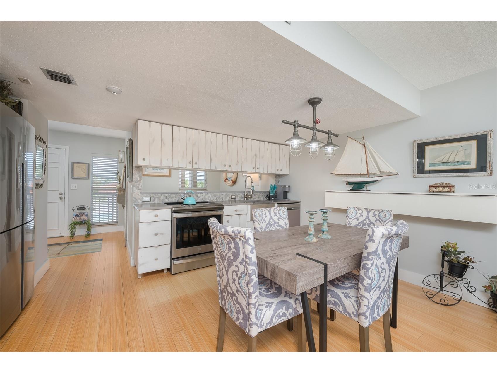 845 Benjamin Franklin Drive #302 Sarasota FL 34236 A4685441 image9