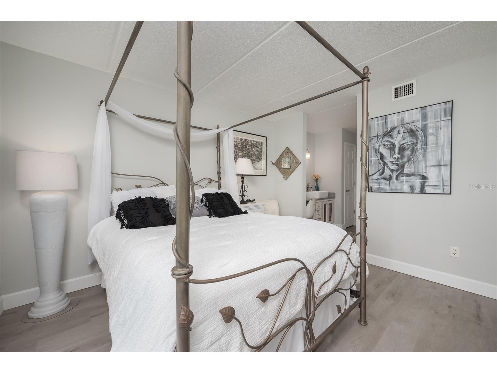 845 Benjamin Franklin Drive #302 Sarasota FL 34236 A4696614 image16