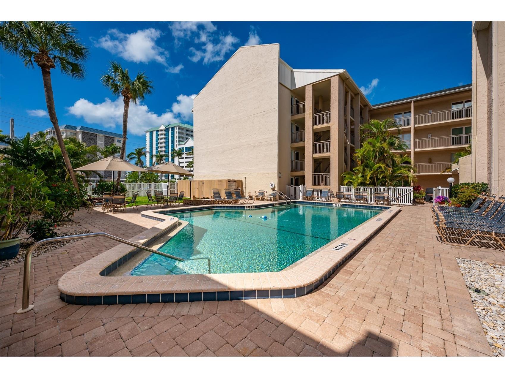 845 Benjamin Franklin Drive #302 Sarasota FL 34236 A4696614 image24