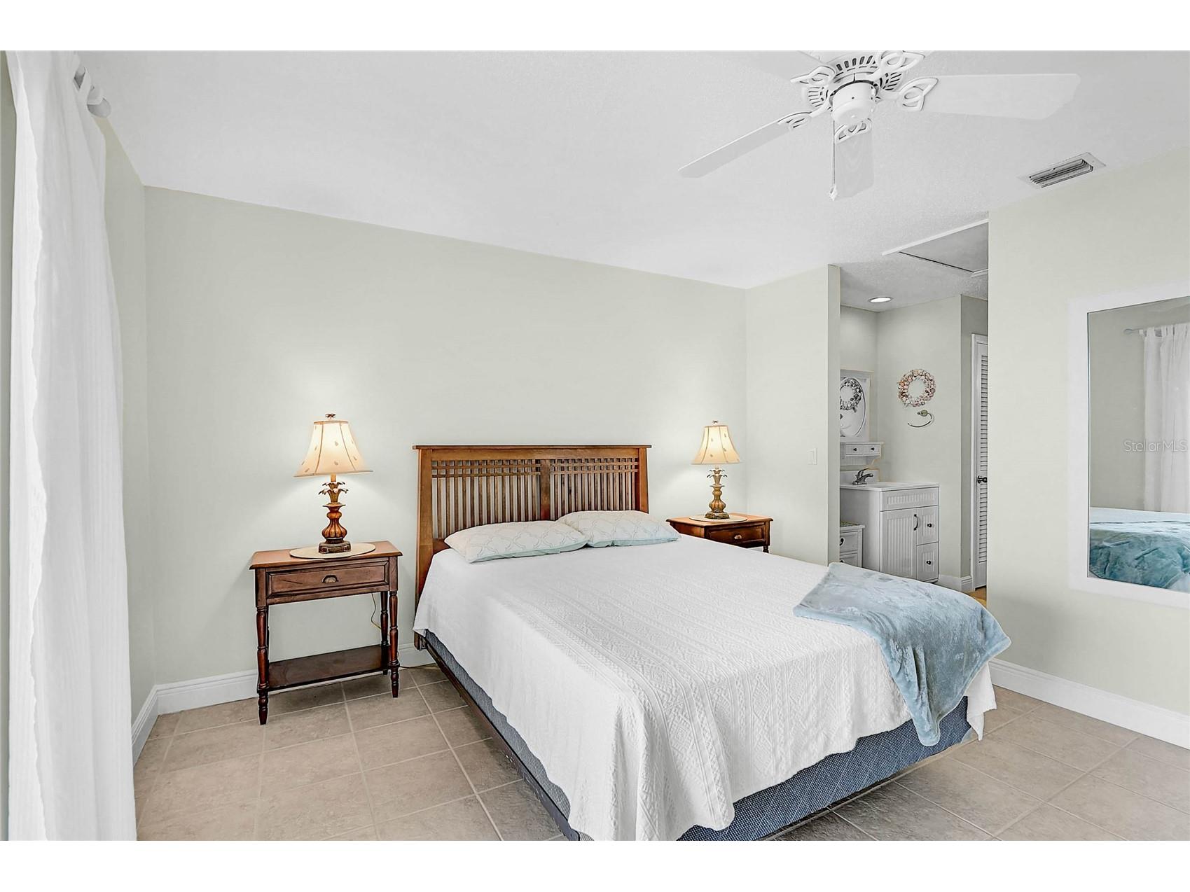845 Benjamin Franklin Drive #402 Sarasota FL 34236 A4695523 image16