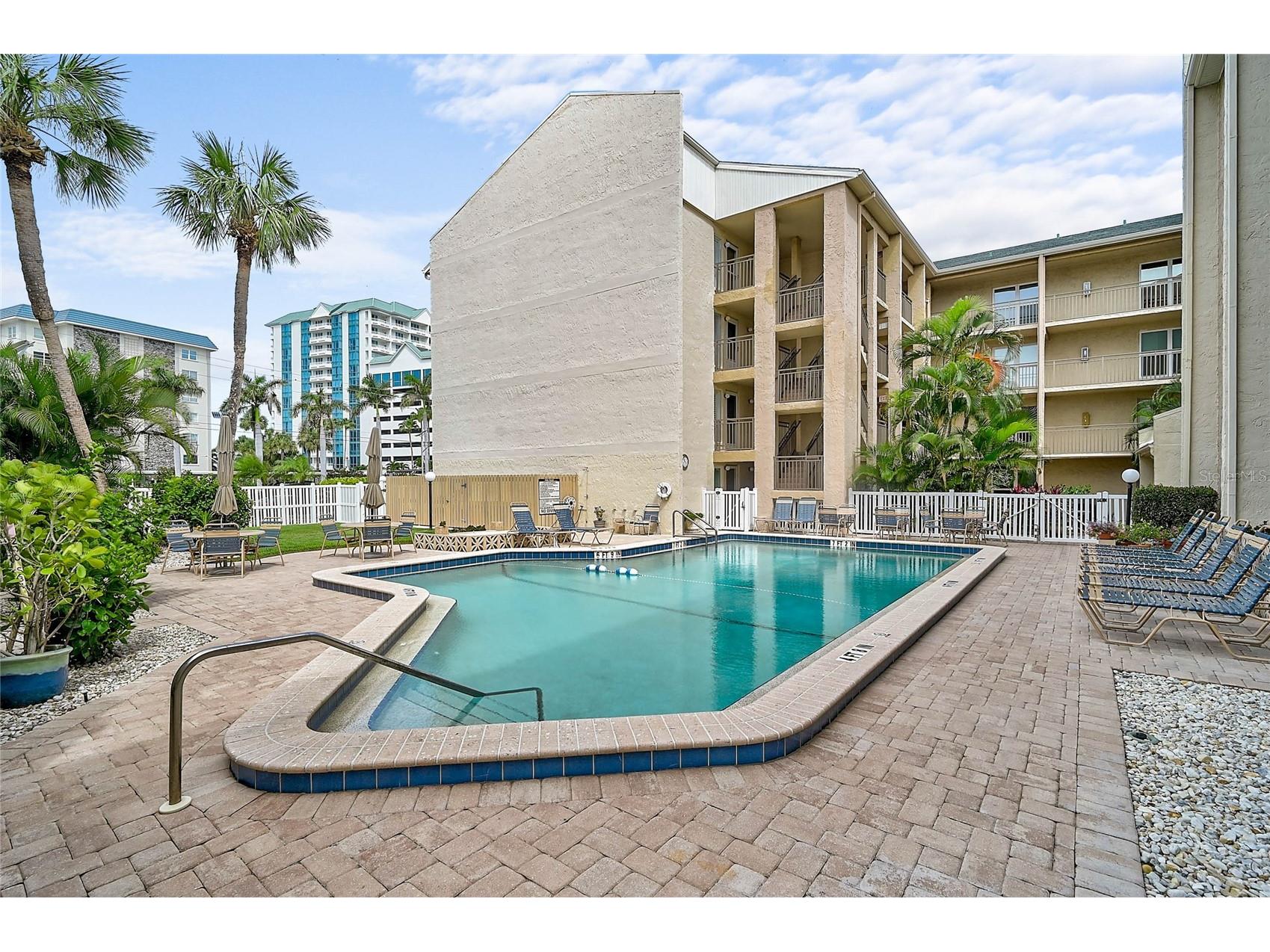 845 Benjamin Franklin Drive #402 Sarasota FL 34236 A4695523 image20