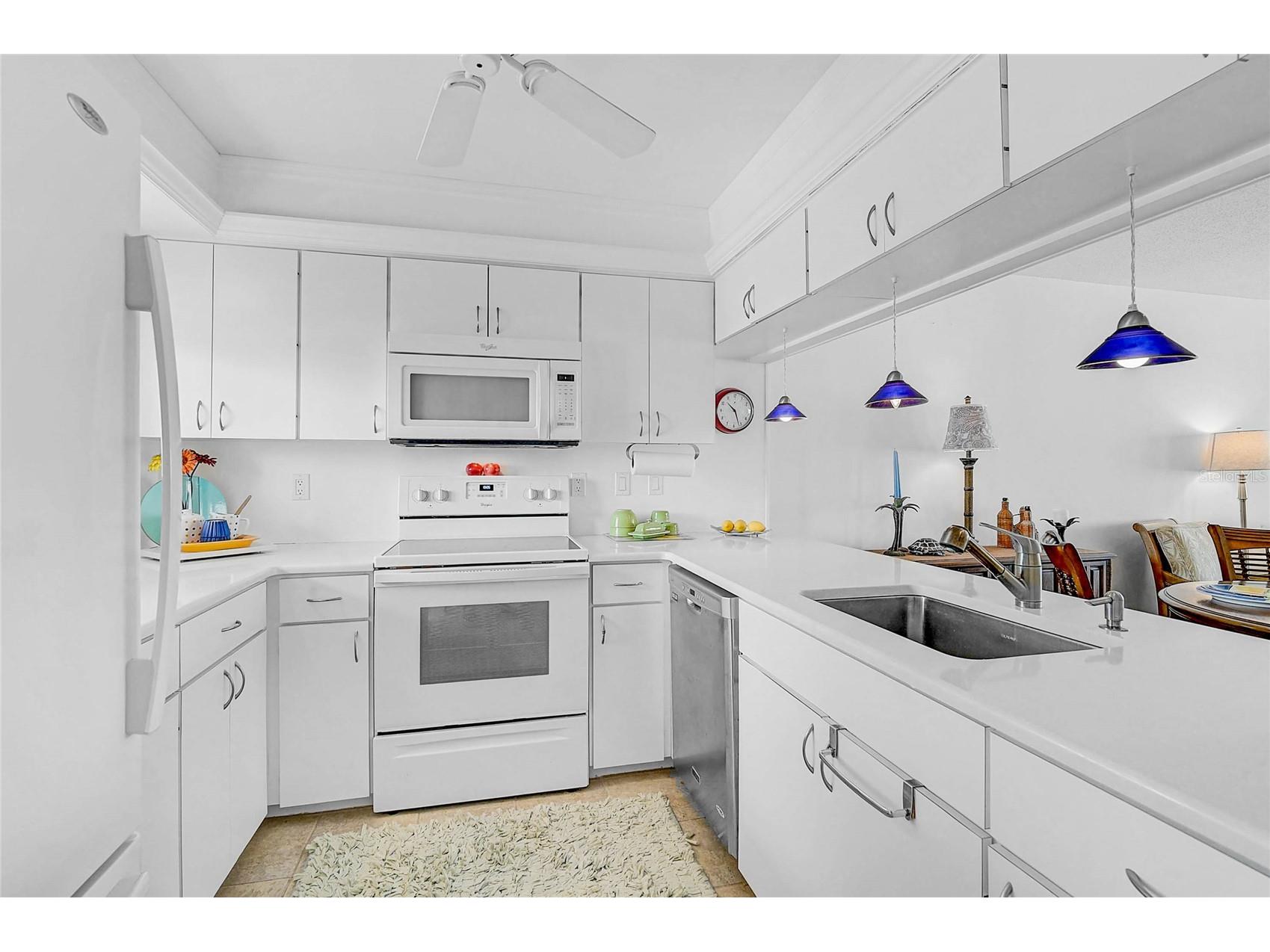 845 Benjamin Franklin Drive #402 Sarasota FL 34236 A4695523 image4