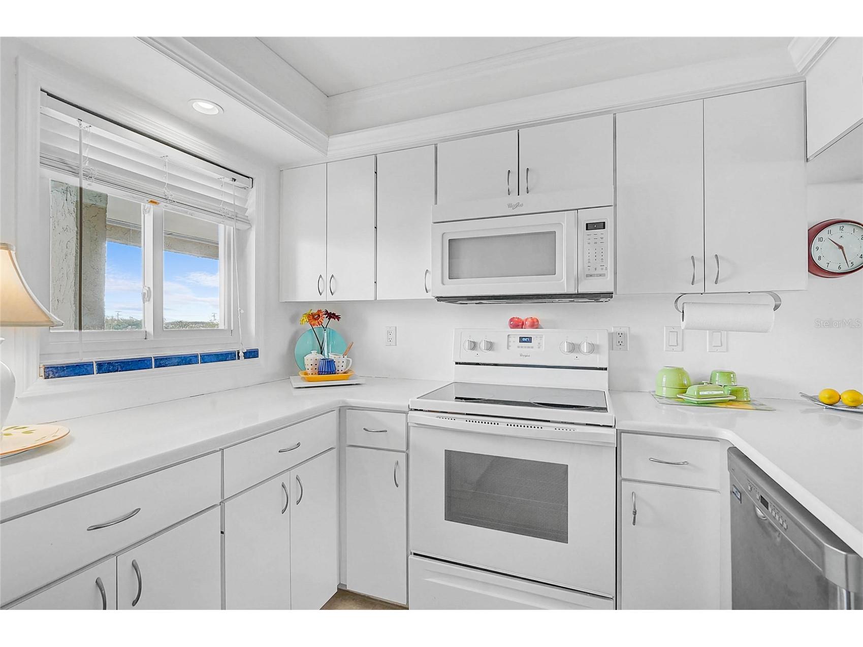 845 Benjamin Franklin Drive #402 Sarasota FL 34236 A4695523 image5
