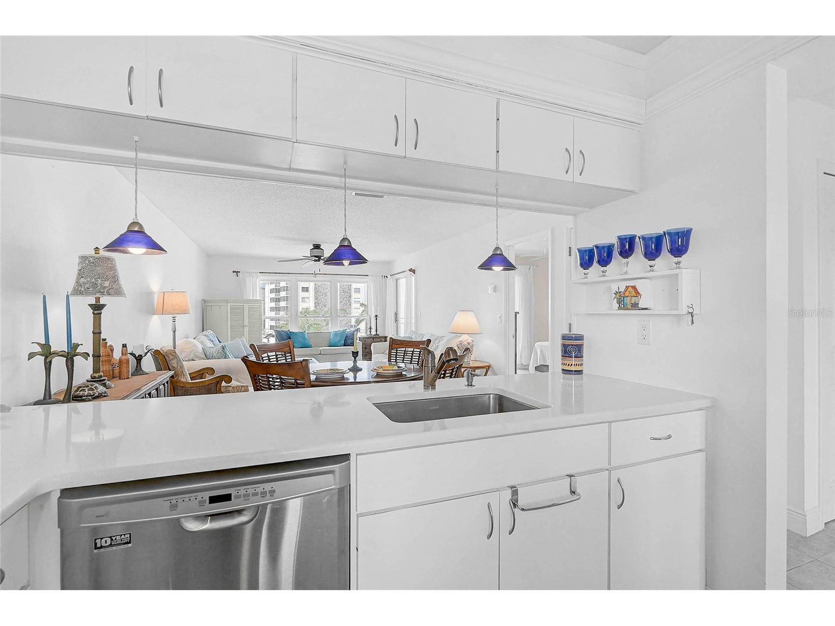 845 Benjamin Franklin Drive #402 Sarasota FL 34236 A4695523 image6