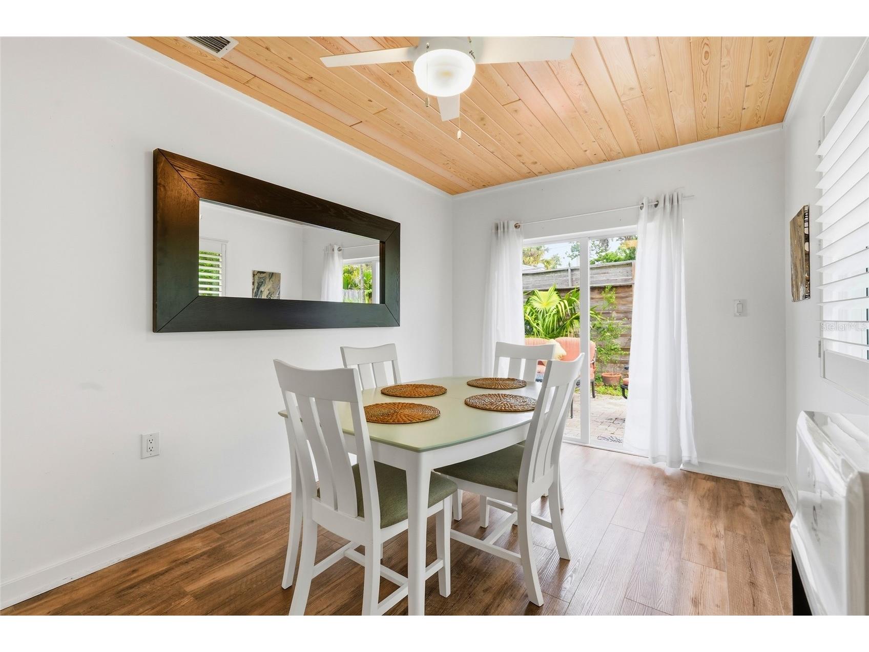 845 Highland Street Sarasota FL 34234 A4692698 image17