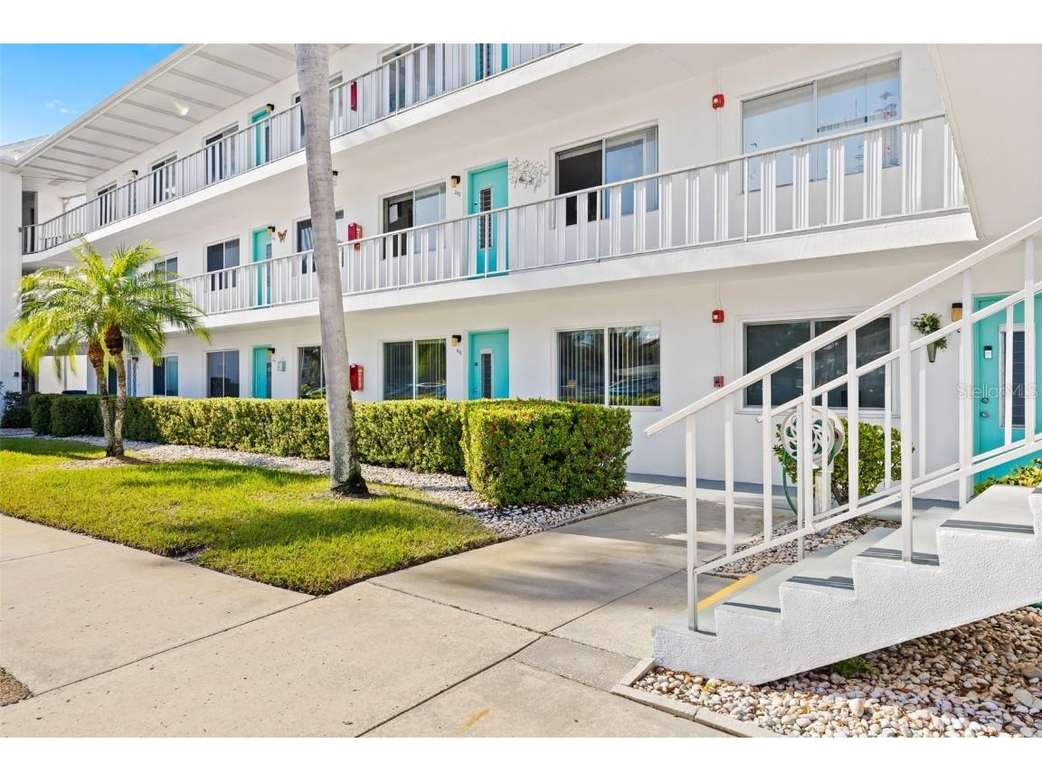 8454 111th Street N #108 Seminole FL 33772 - SEMINOLE GARDENS POND U8228787 image1