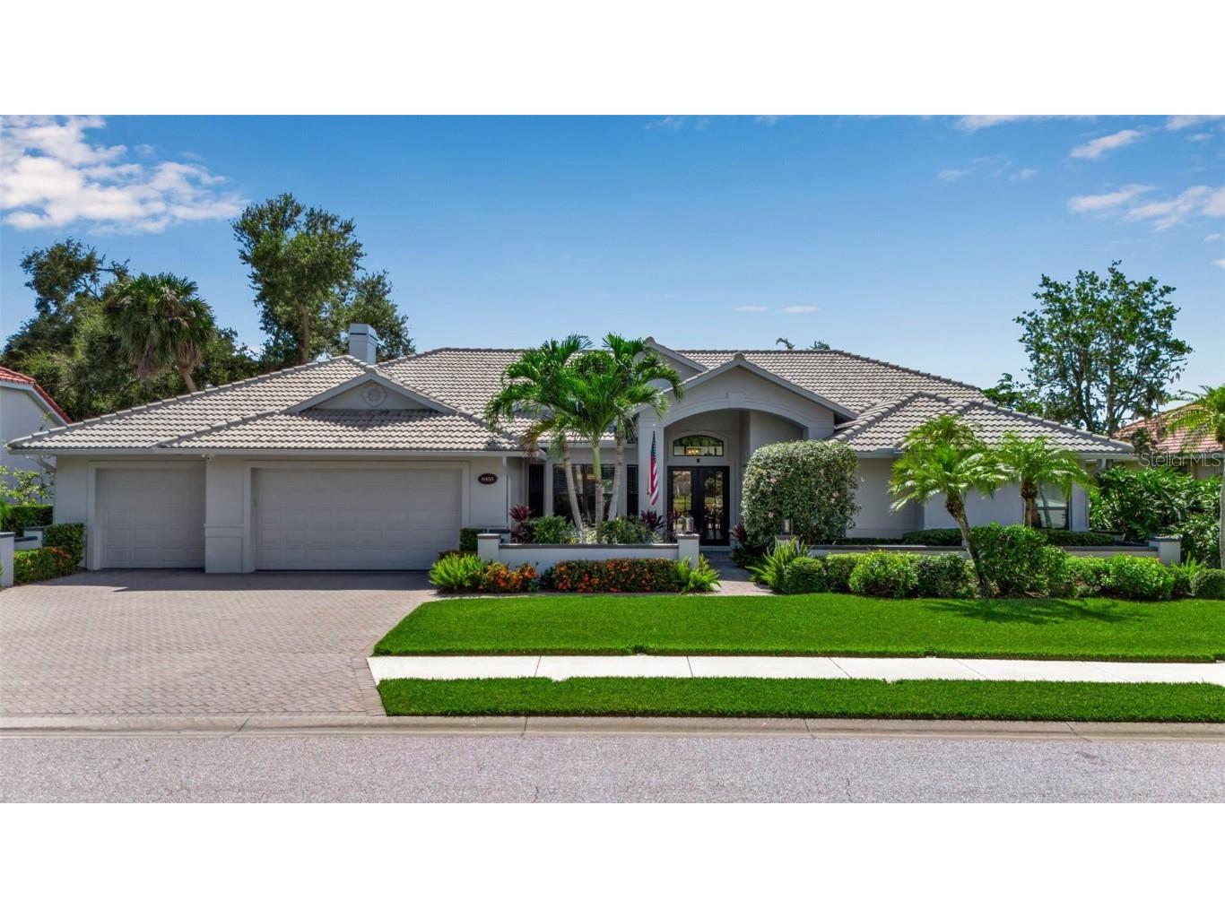 8455 Woodbriar Drive Sarasota FL 34238 A4661786 image1