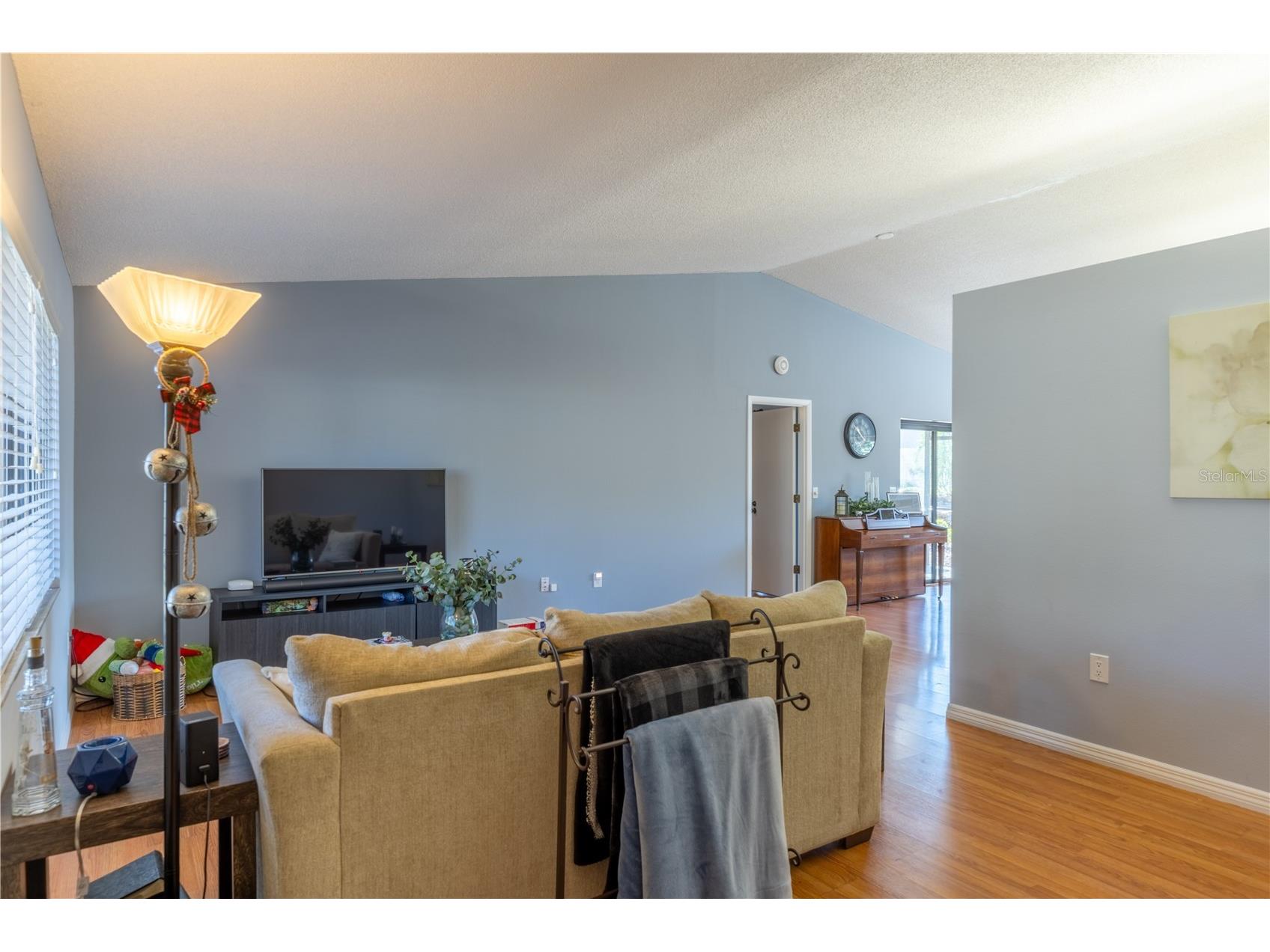 8457 Cypress Lake Circle Sarasota FL 34243 A4681428 image18