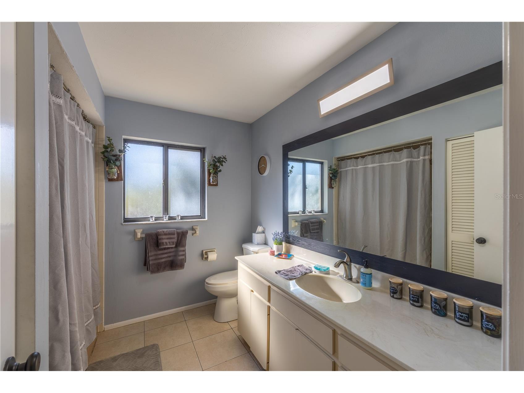 8457 Cypress Lake Circle Sarasota FL 34243 A4681428 image24