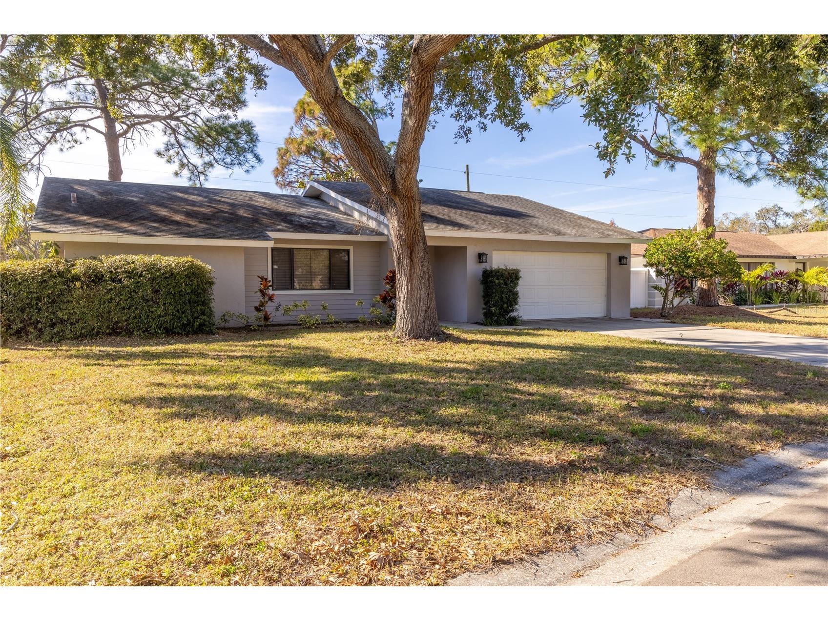 8457 Cypress Lake Circle Sarasota FL 34243 A4681428 image33