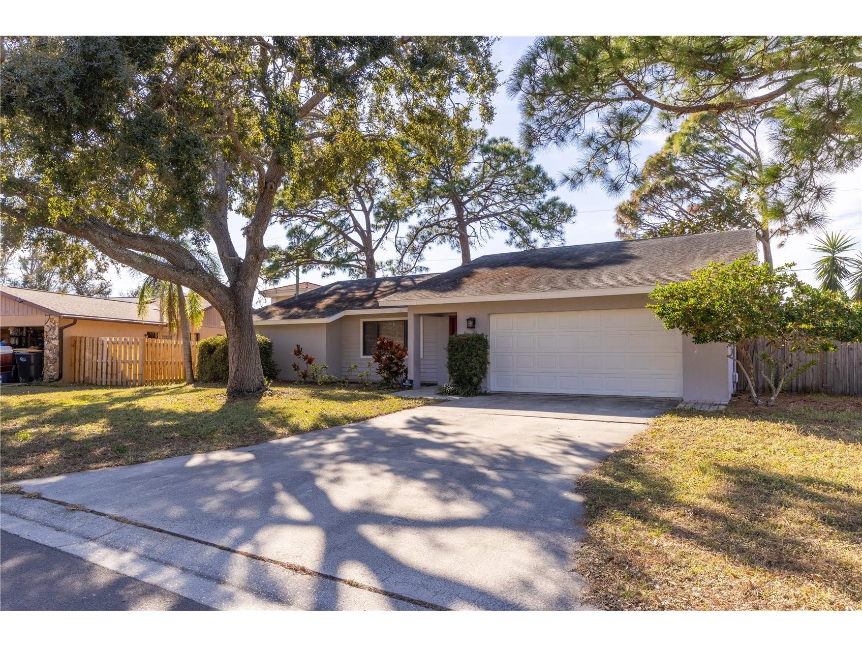 8457 Cypress Lake Circle Sarasota FL 34243 A4681428 image4