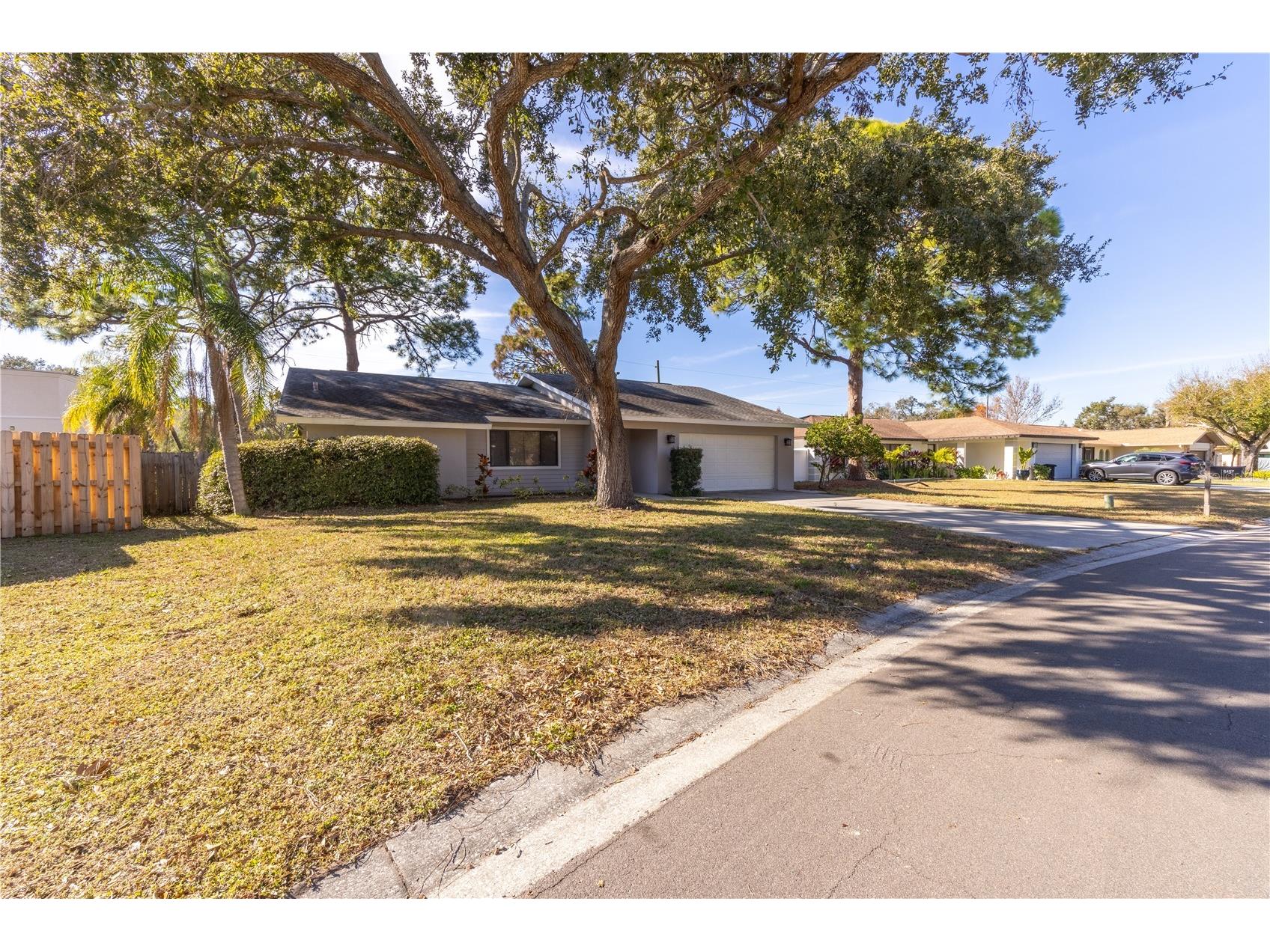 8457 Cypress Lake Circle Sarasota FL 34243 A4681428 image7