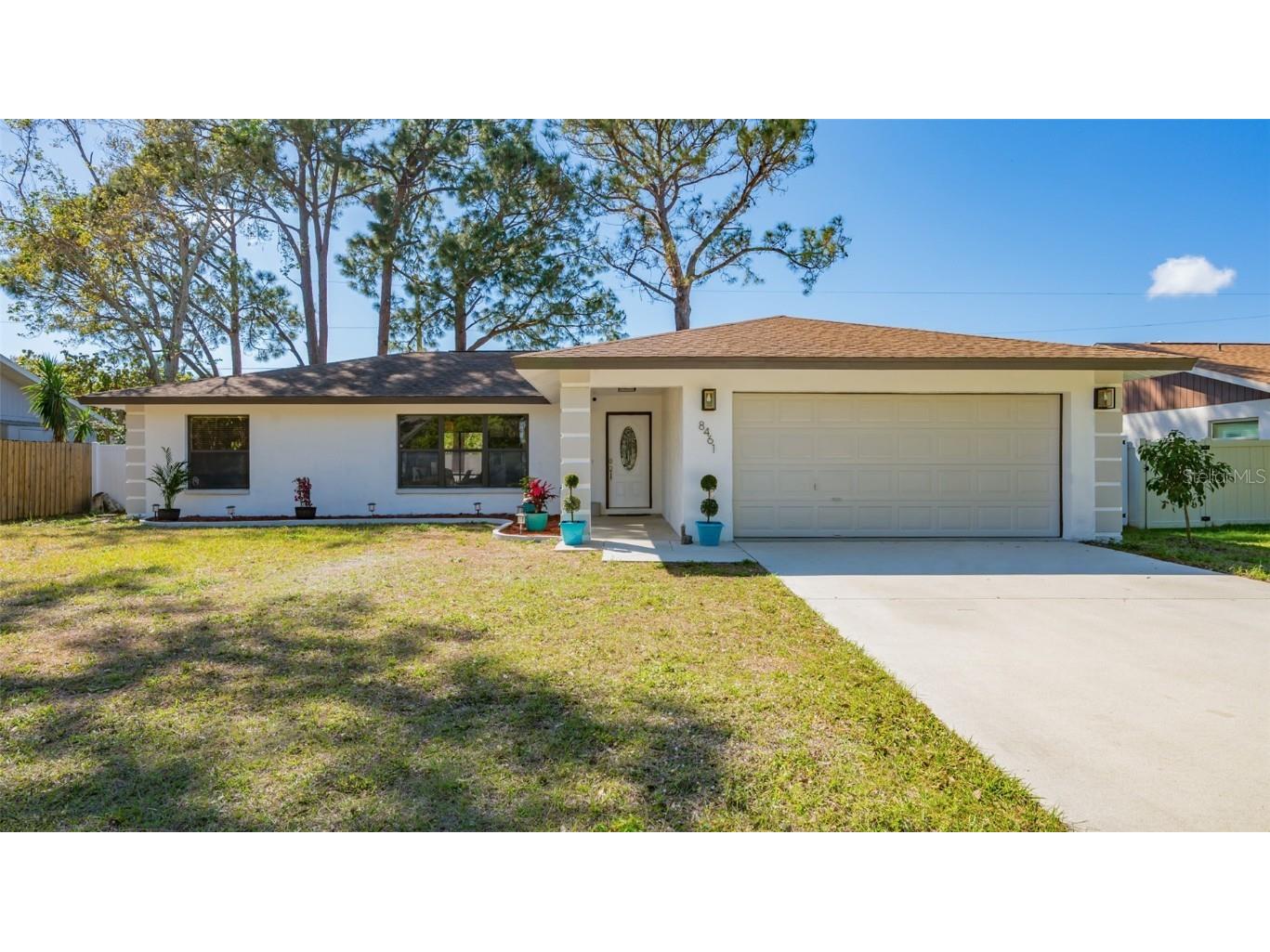 8461 Cypress Lake Circle Sarasota FL 34243 A4562414 image1