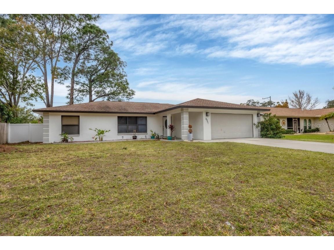 8461 Cypress Lake Circle Sarasota FL 34243 A4594806 image1