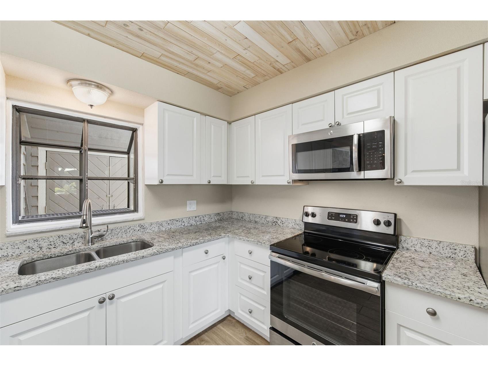 8461 Flagstone Drive Tampa FL 33615 - WOODS CREEK TB8475377 image16