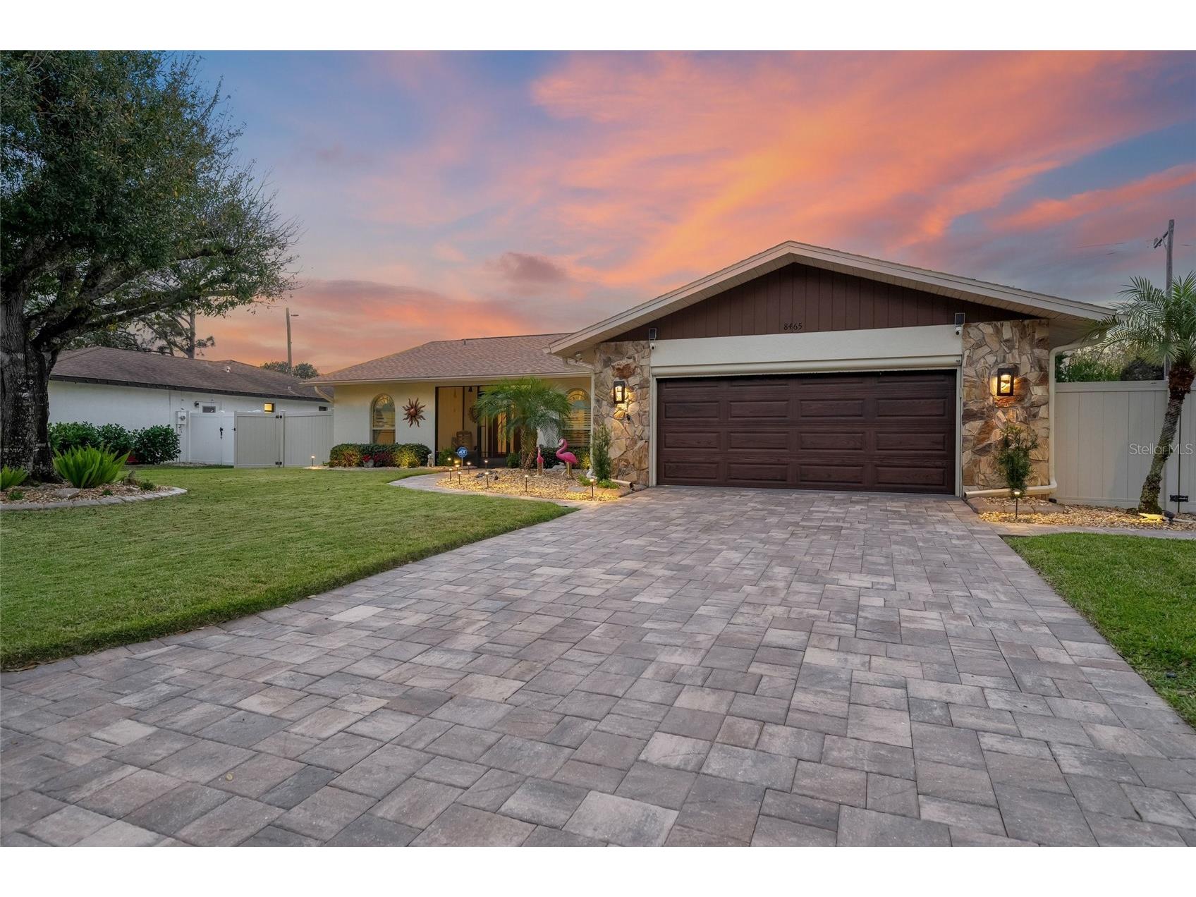 8465 Cypress Lake Circle Sarasota FL 34243 A4678494 image1