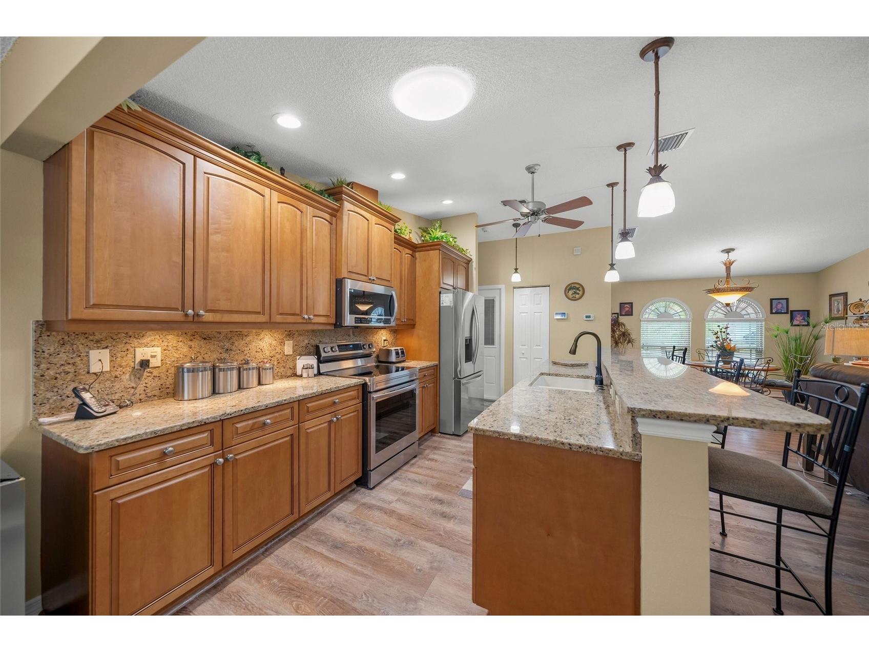 8465 Cypress Lake Circle Sarasota FL 34243 A4678494 image10