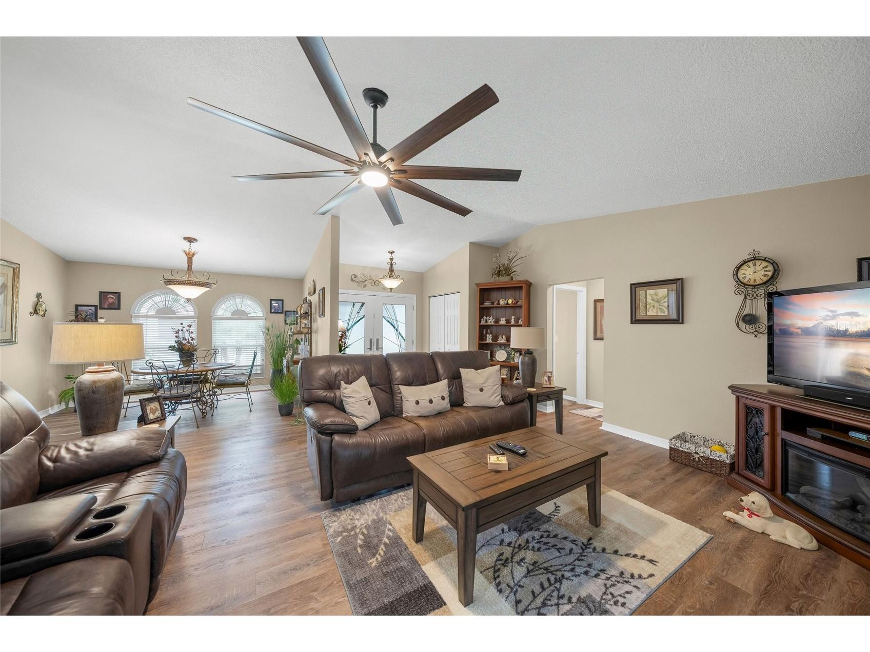 8465 Cypress Lake Circle Sarasota FL 34243 A4678494 image15