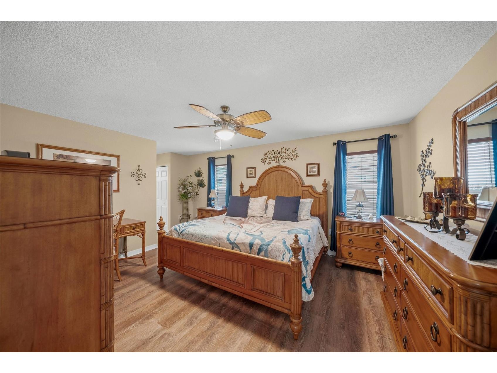 8465 Cypress Lake Circle Sarasota FL 34243 A4678494 image16
