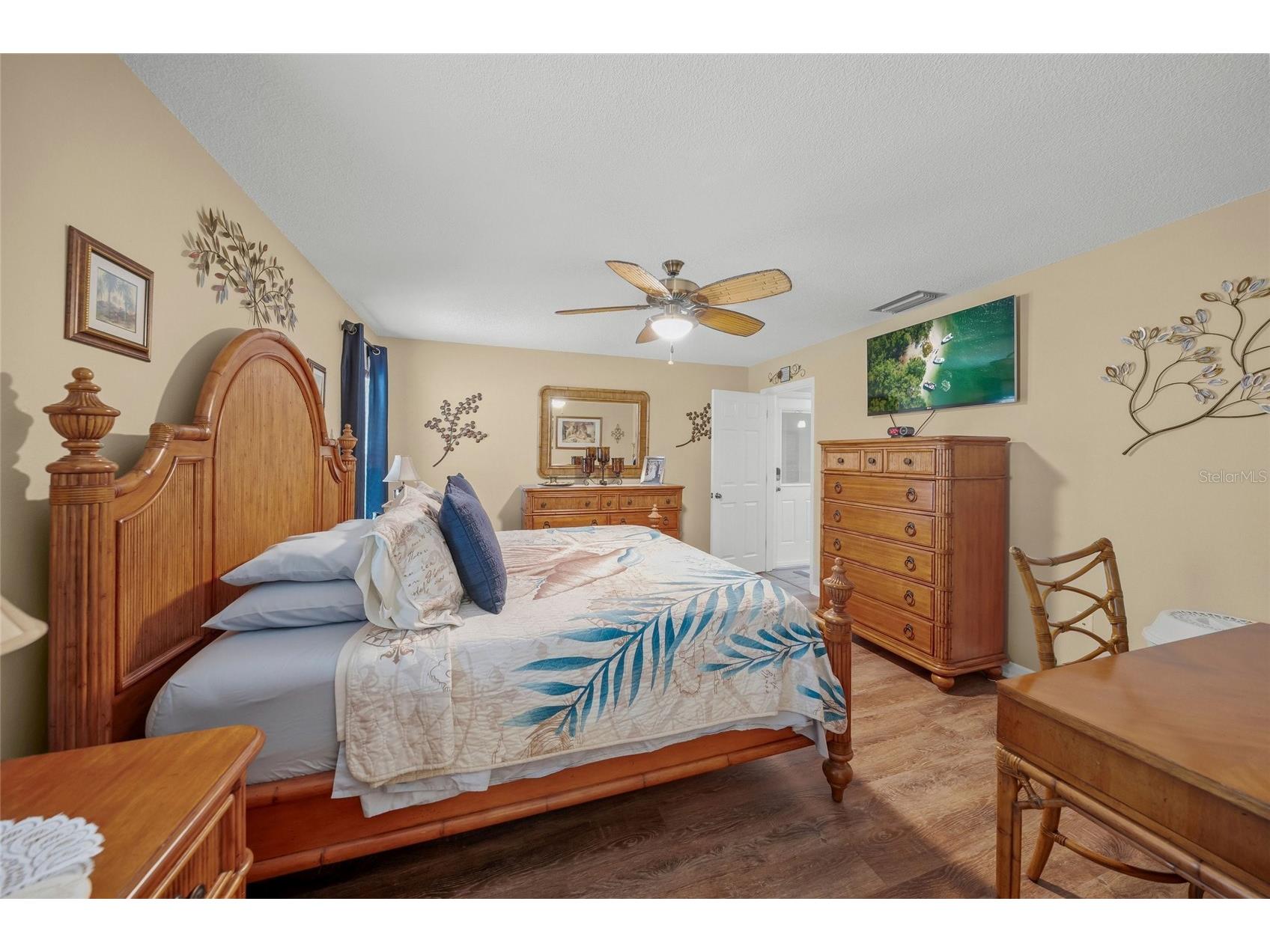 8465 Cypress Lake Circle Sarasota FL 34243 A4678494 image17
