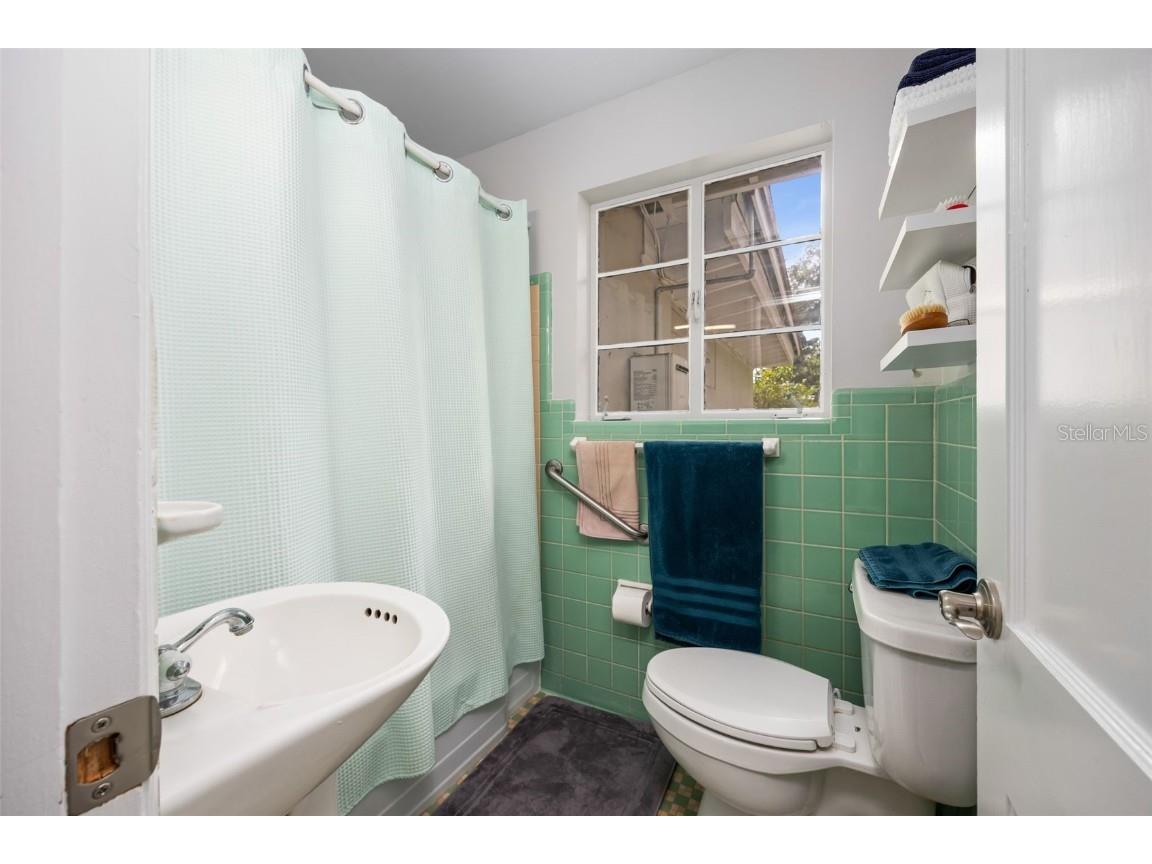 847 NE 7th Place Gainesville FL 32601 GC534379 image12