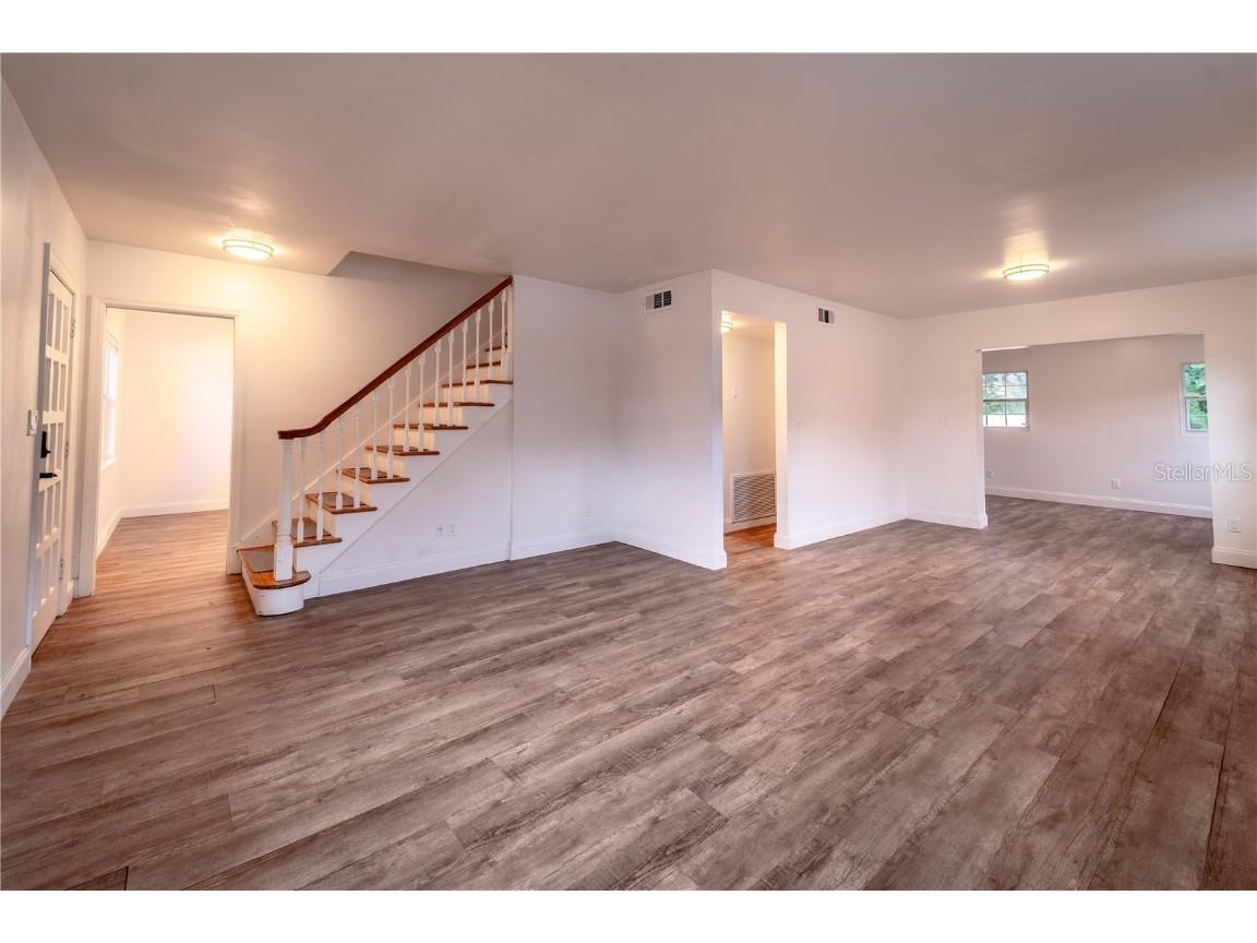 8477 14th St N Saint Petersburg FL 33702 TB8432392 image10