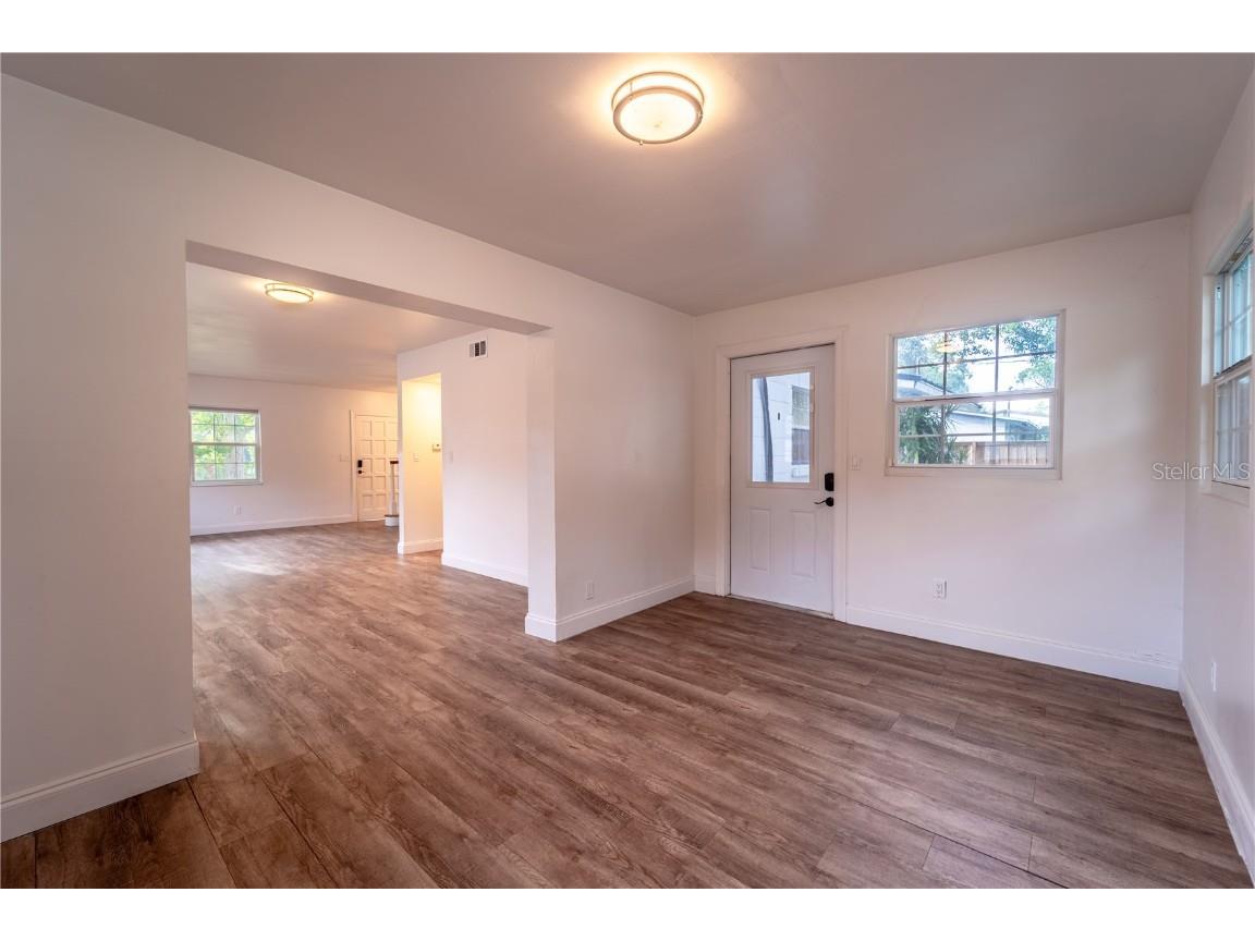 8477 14th St N Saint Petersburg FL 33702 TB8432392 image11