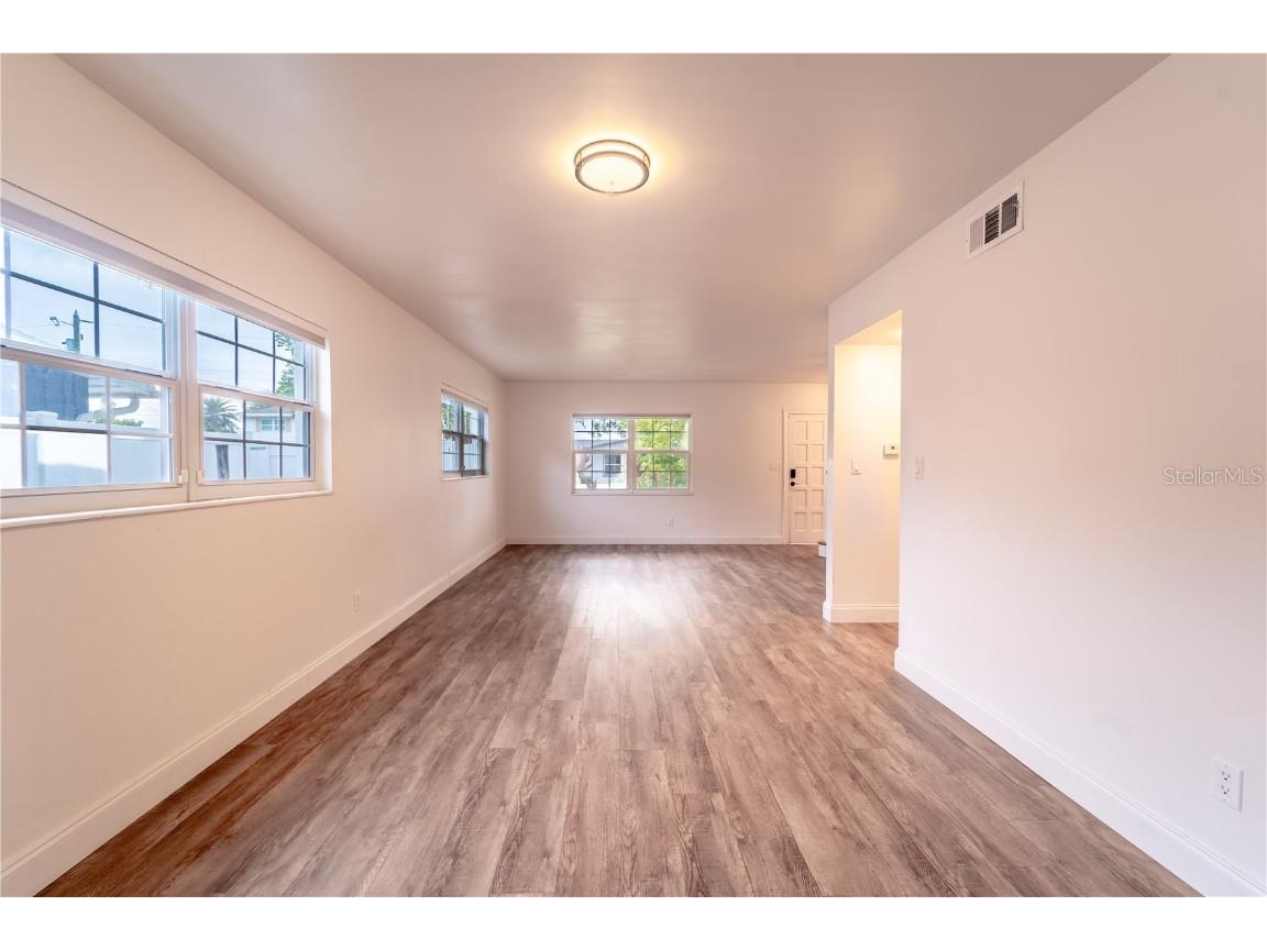 8477 14th St N Saint Petersburg FL 33702 TB8432392 image12