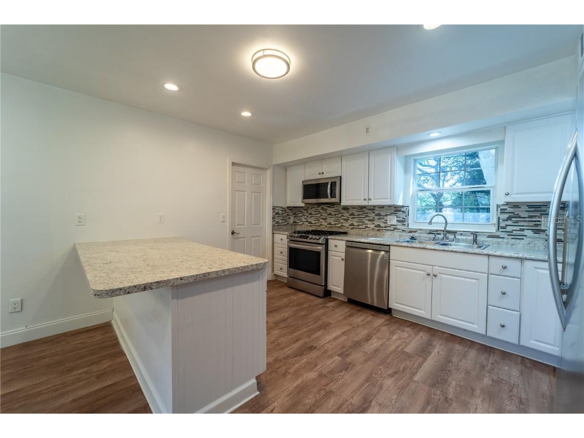 8477 14th St N Saint Petersburg FL 33702 TB8432392 image7