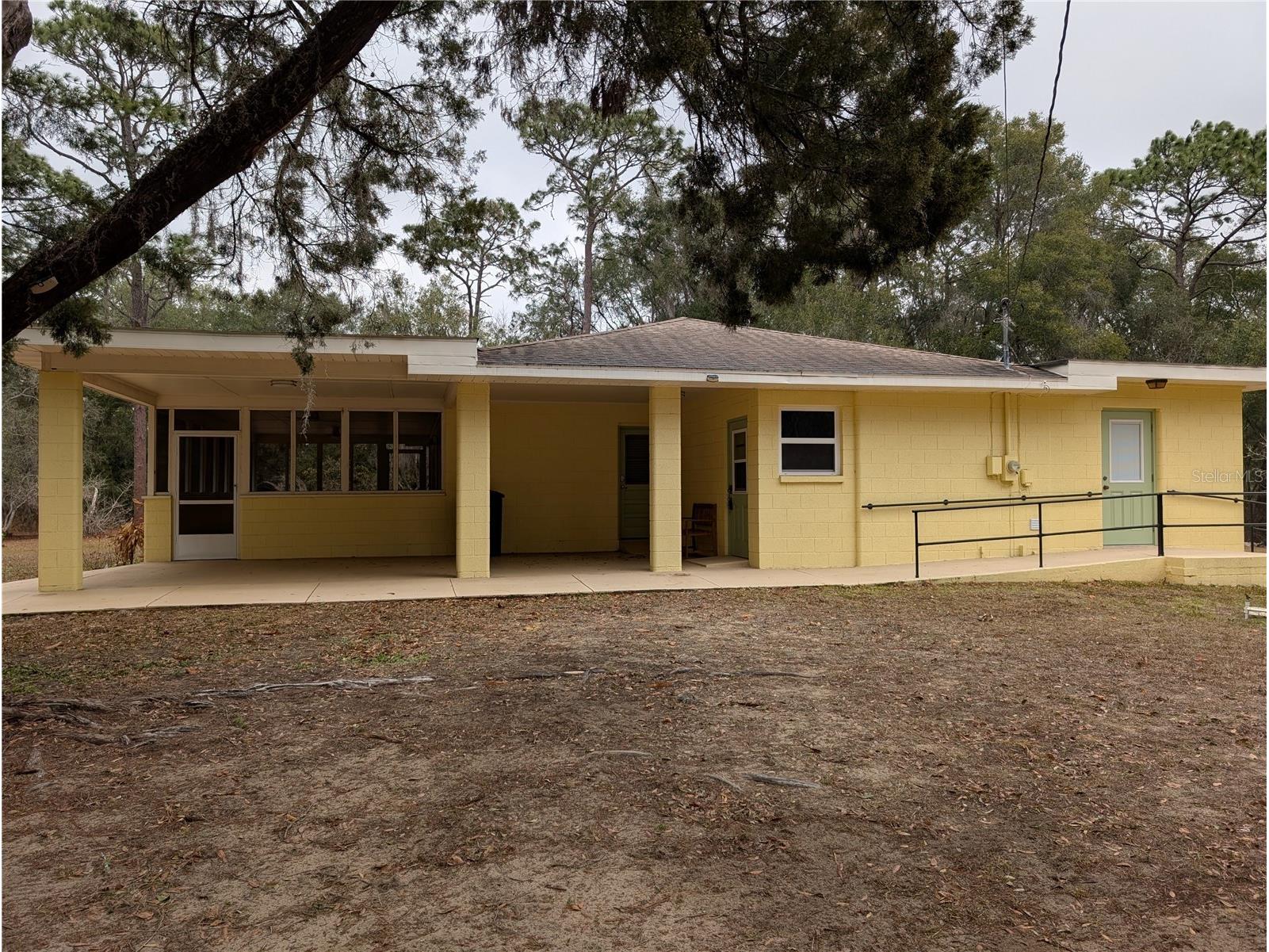 8481 S Great Oaks Drive Floral City FL 34436 W7883587 image1