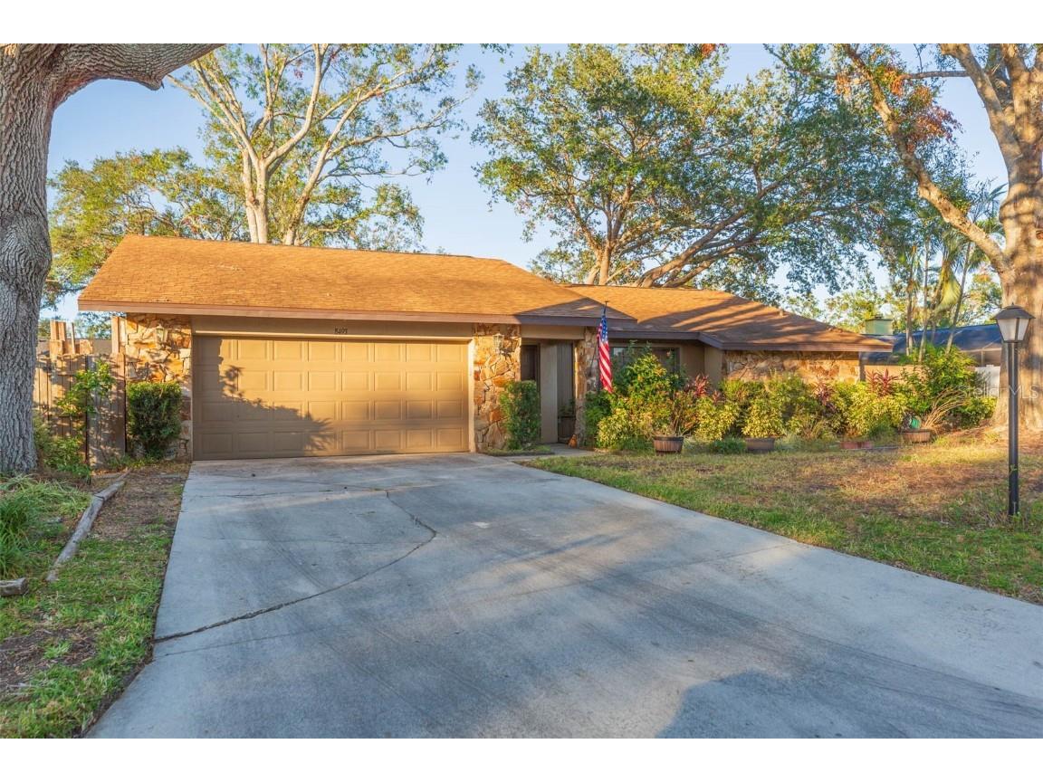 8493 Cypress Lake Circle Sarasota FL 34243 TB8325107 image1