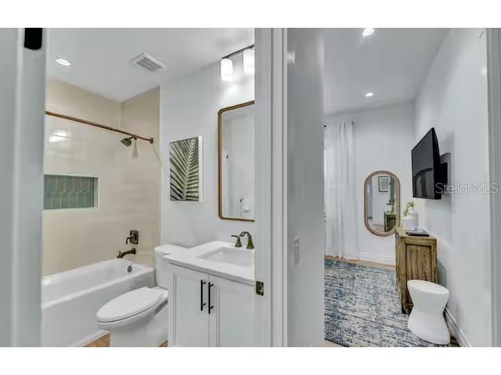 85 Avenida Messina Sarasota FL 34242 A4686937 image32