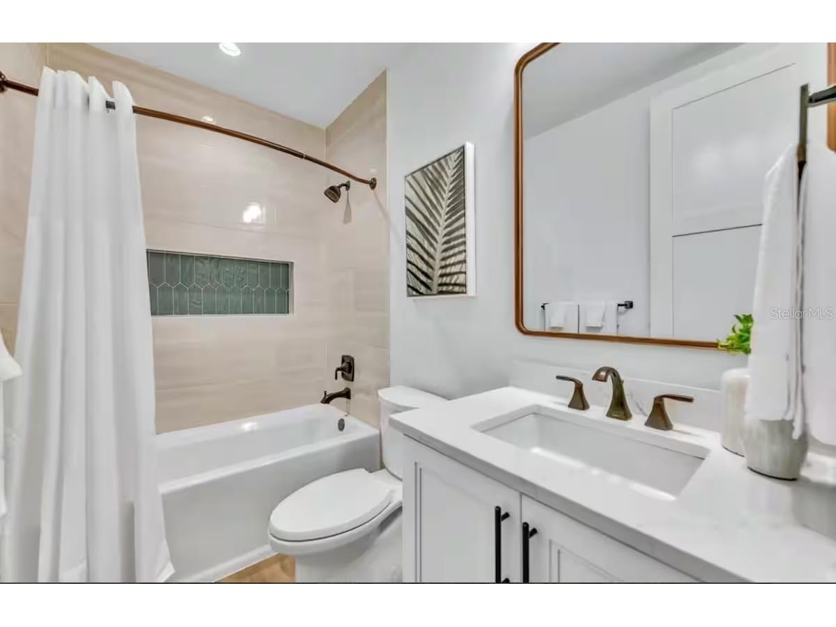 85 Avenida Messina Sarasota FL 34242 A4686937 image36