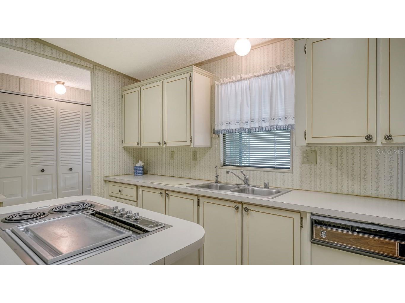 85 Southwinds Drive Sarasota FL 34231 A4666292 image10