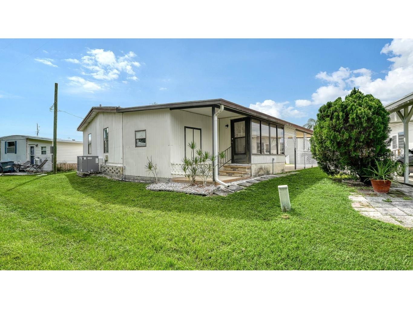 85 Southwinds Drive Sarasota FL 34231 A4666292 image2